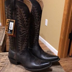 Ariat size 9 women’s cowboy boots